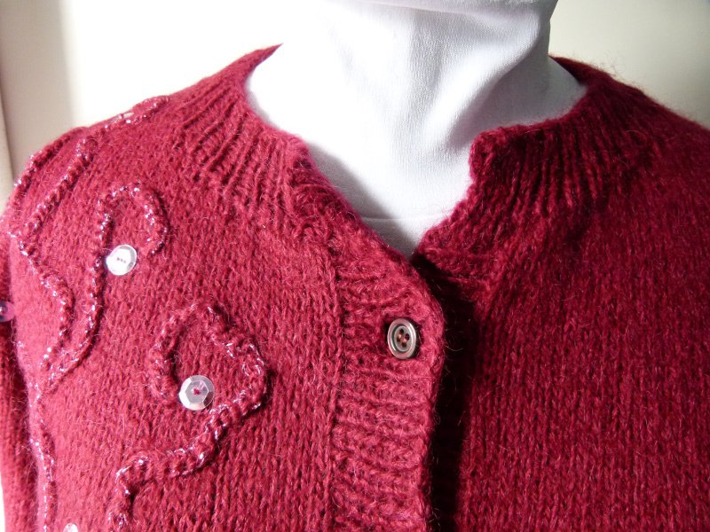 Strickjacke Cardigan, Handarbeit, weinrot bordeaux mit Rankenmuster, Unikat, Boho Mori Retro Vintage Lagenlook Cottagecore