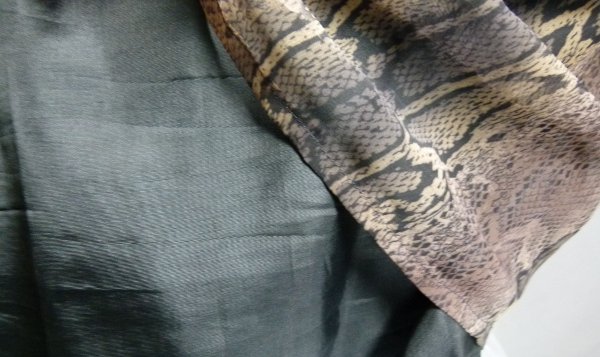 Chiffon Tunika Long Top mit Schlangenmuster, braun khaki schwarz gemustert, Mori Boho Goa Festival Sommer Animalprint