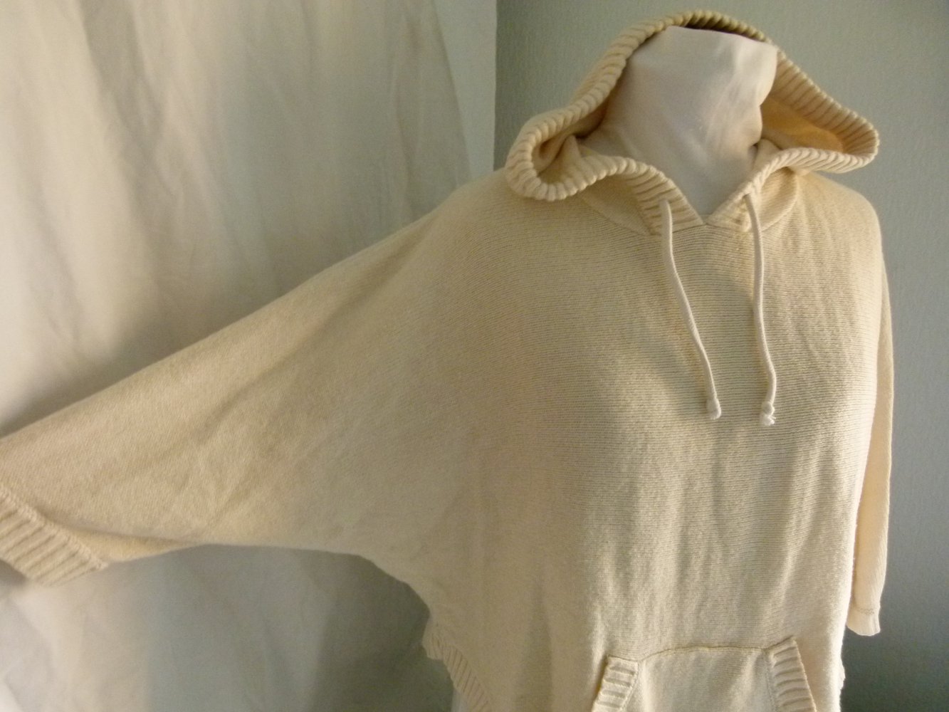 Strick Poncho Hoodie Kapuzenpulli, cremeweiß nude, Boho Festival Goa Hippie Ethno Mori Knitwear Lagenlook