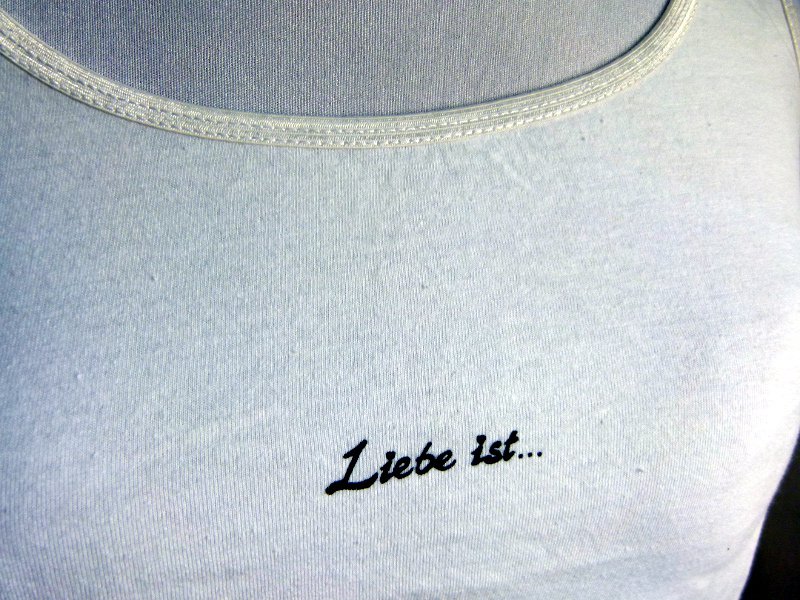 Liebe ist... - Top, weiß mit schwarzem Druck, Romantik Sommer Strand Festival Hochzeit