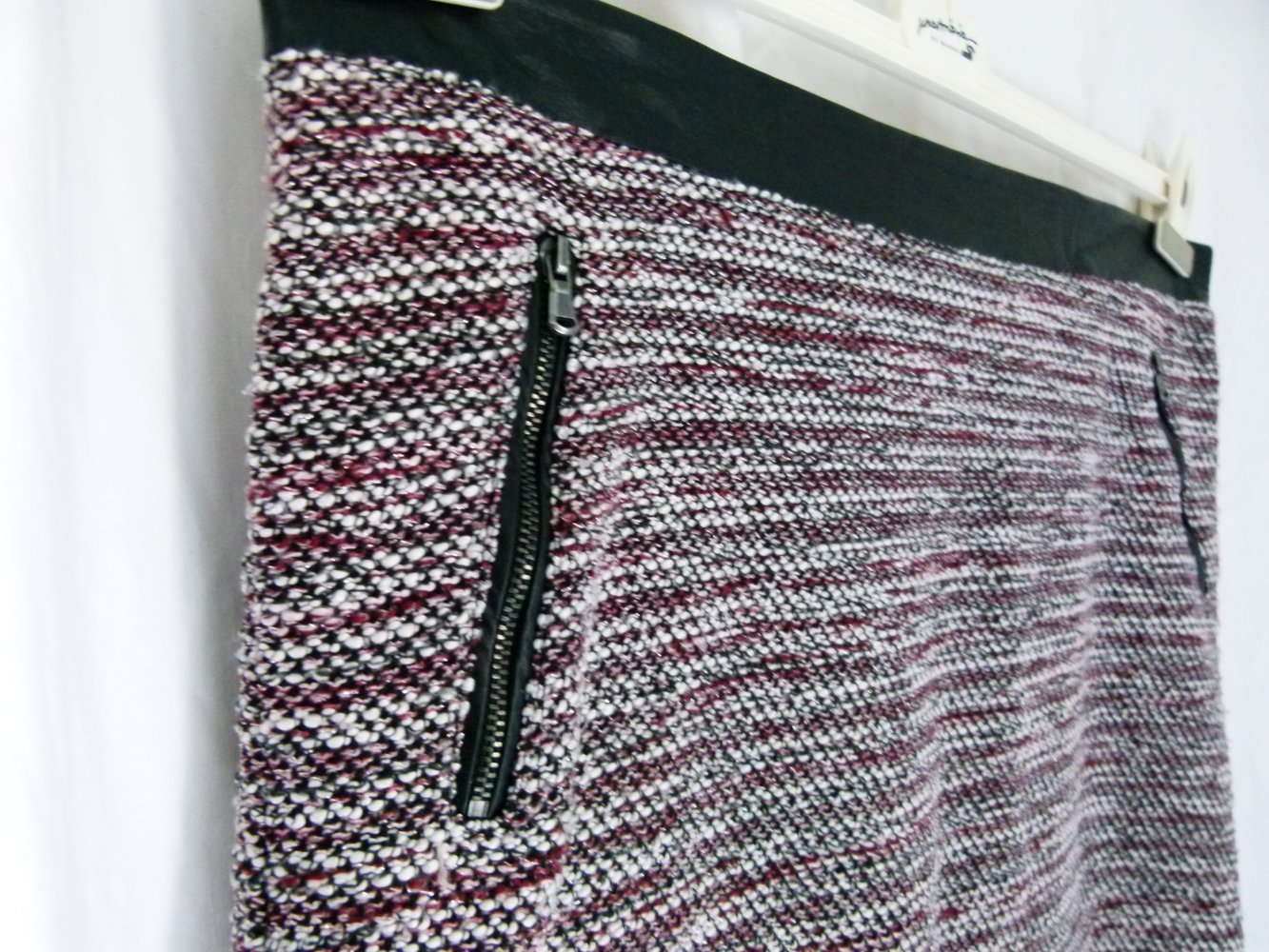 Strick Rock, schwarz weiß dunkelrot meliert, Winter Herbst Knitwear Mori Boho Lagenlook