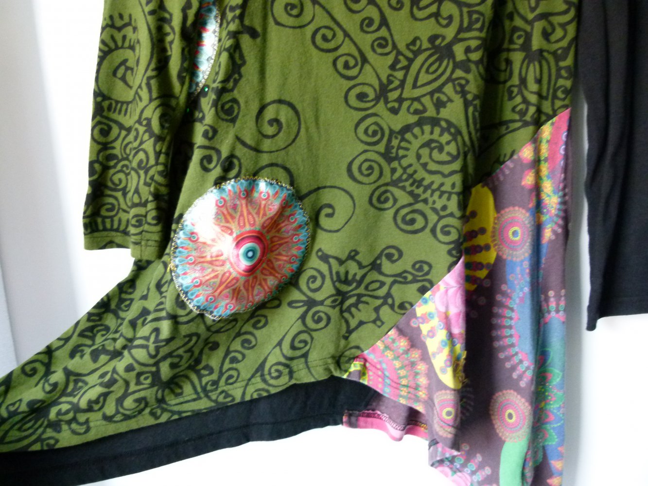 Desigual Zipfel Kleid Tunika Longshirt, olivgrün schwarz mit Mandala-Applikationen, Ornamenten Mori Boho Goa Festival Lagenlook