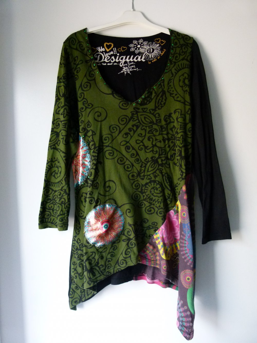 Desigual Zipfel Kleid Tunika Longshirt, olivgrün schwarz mit Mandala-Applikationen, Ornamenten Mori Boho Goa Festival Lagenlook