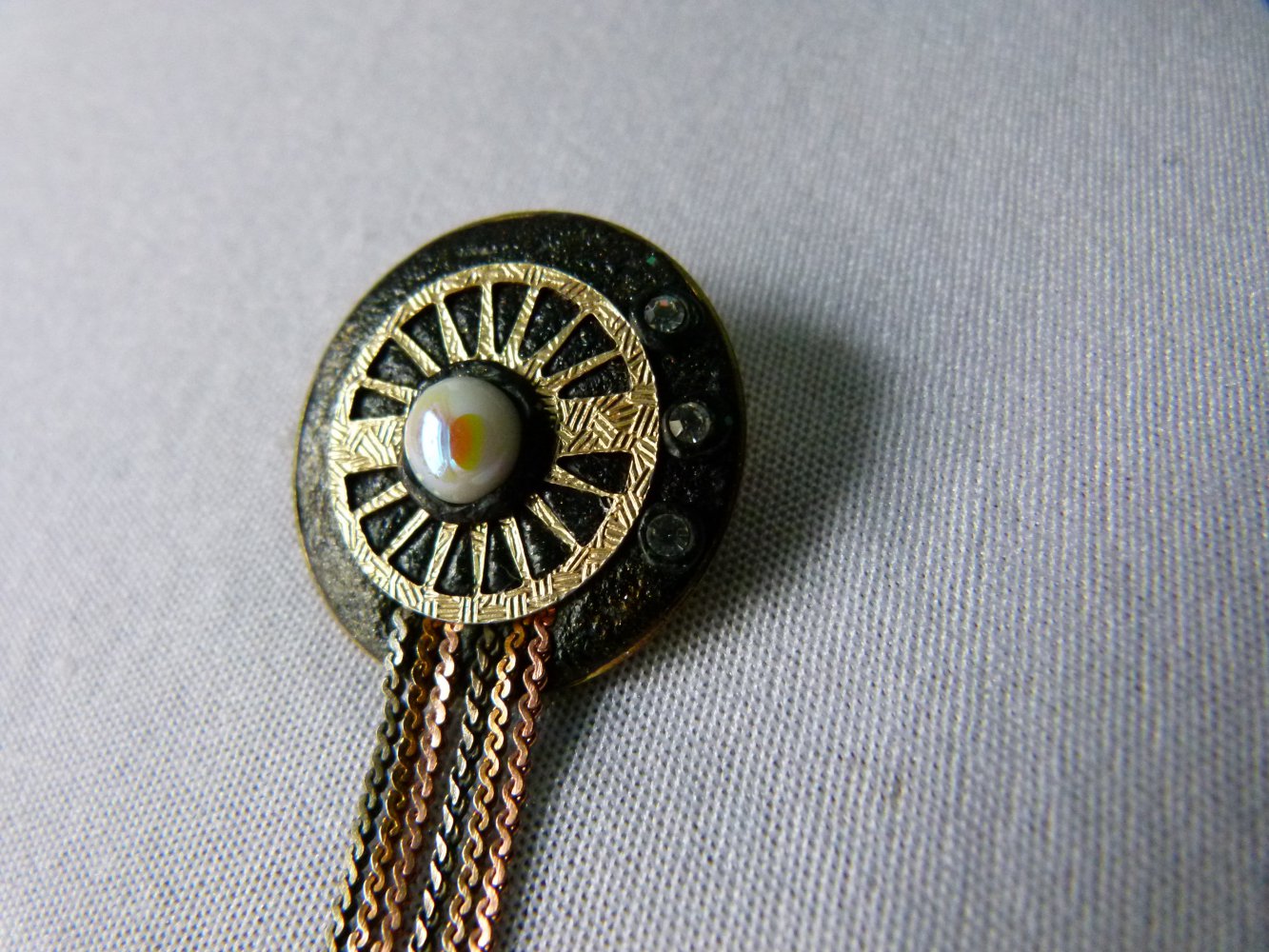 Künstler Brosche, goldfarben mit schwarzen, silbernen und kupfernen Akzenten, Unikat, Modeschmuck, Boho Retro Steampunk Mori Goa Festival