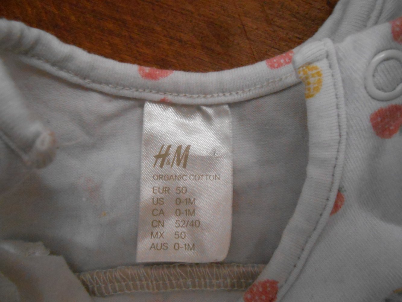 Spieler 50 H&M weiß mit Erdbeeren kurz