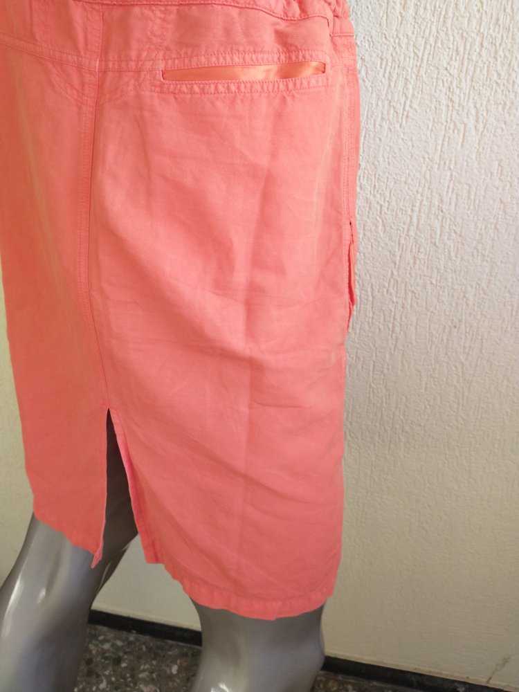 Rock in orange