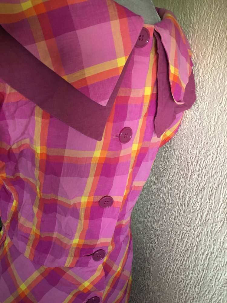 KLEID AUS BAUMWOLLE