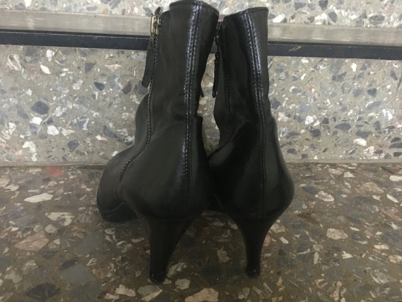 Lederstiefeletten mit Reißverschluss von Unisa
