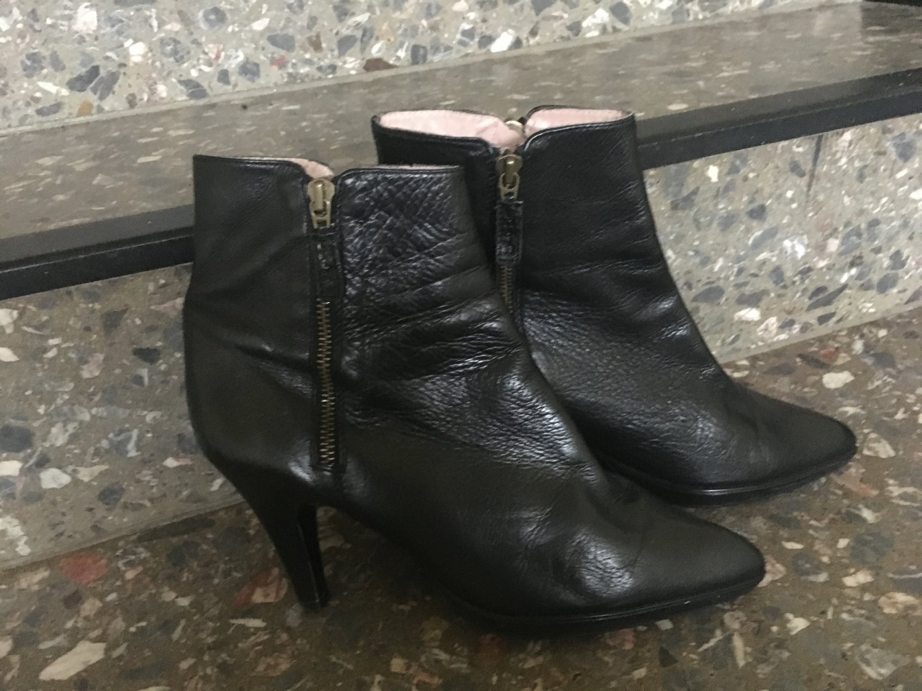 Lederstiefeletten mit Reißverschluss von Unisa