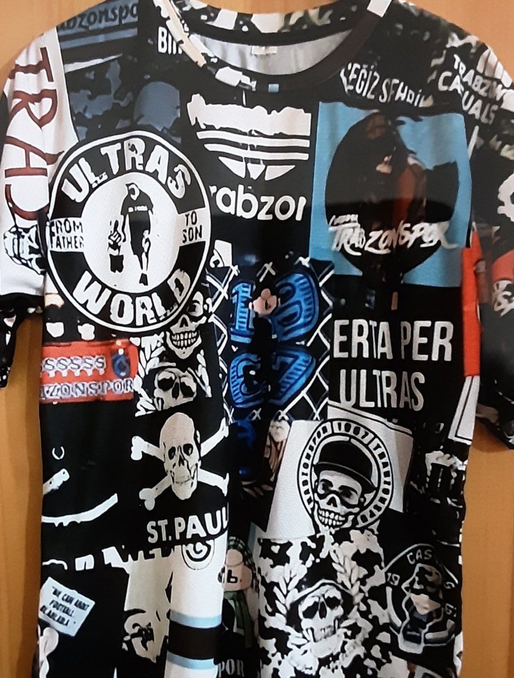 NEUES Herren TShirt     Größe: M    Preis:15€ mit Versand
