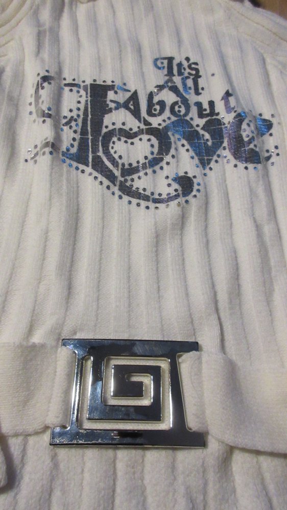 weißer Pullover