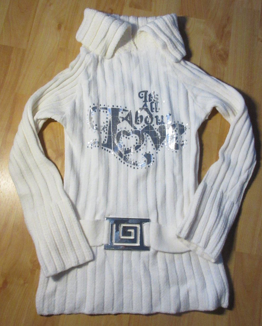 weißer Pullover