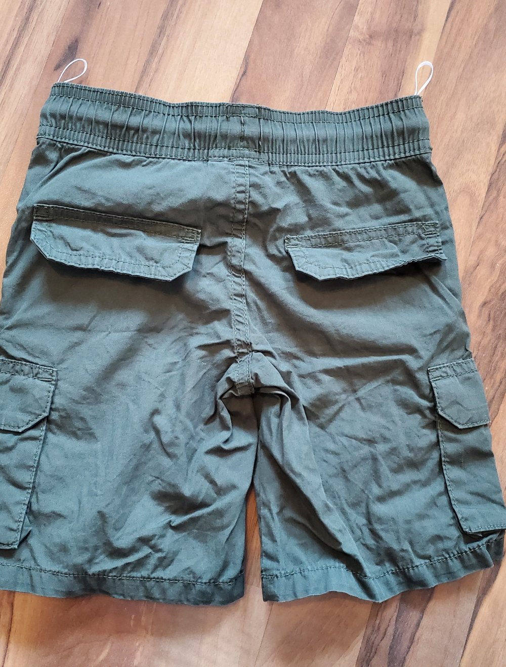 kurze Hose Shorts Gr. 104 grün C&A