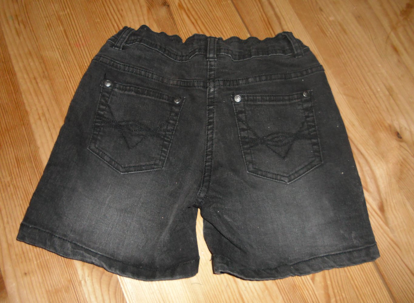 Yigga - schöne,schwarze Jeansshort Gr.146