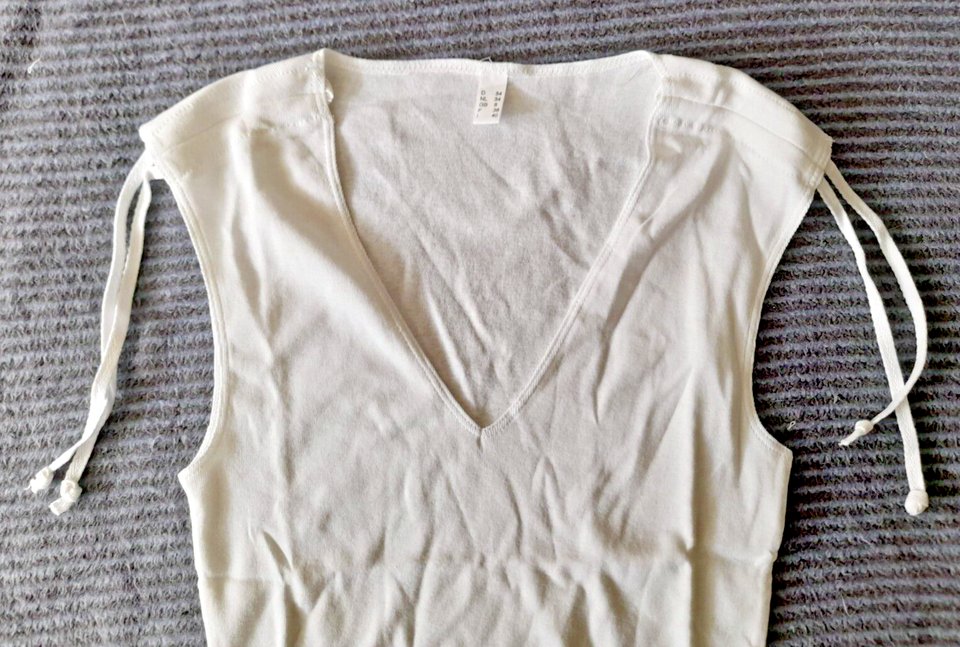 Neu-schönes weißes Shirt Gr.34