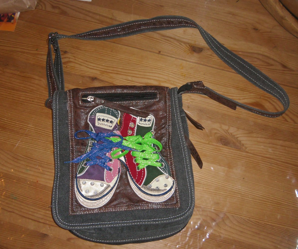 Klasse Jeanstasche mit Sneakern und Leder ca 30x25cm