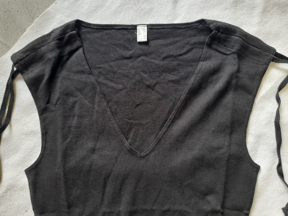 Neu-schönes schwarzes Shirt Gr.34   
