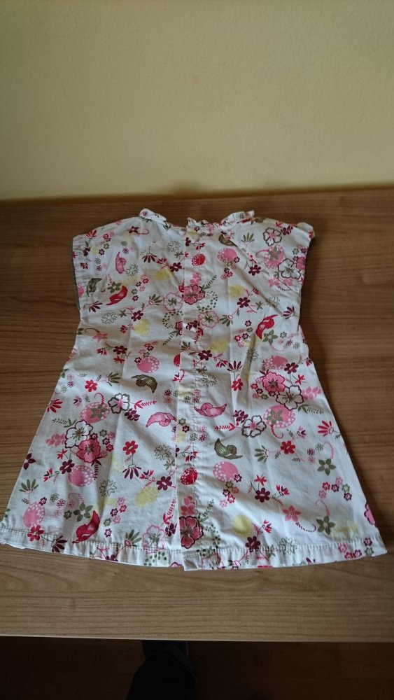 super süße Tunikabluse in Gr. 86 von Topolino mit Blumenmuster und Bindegürtel