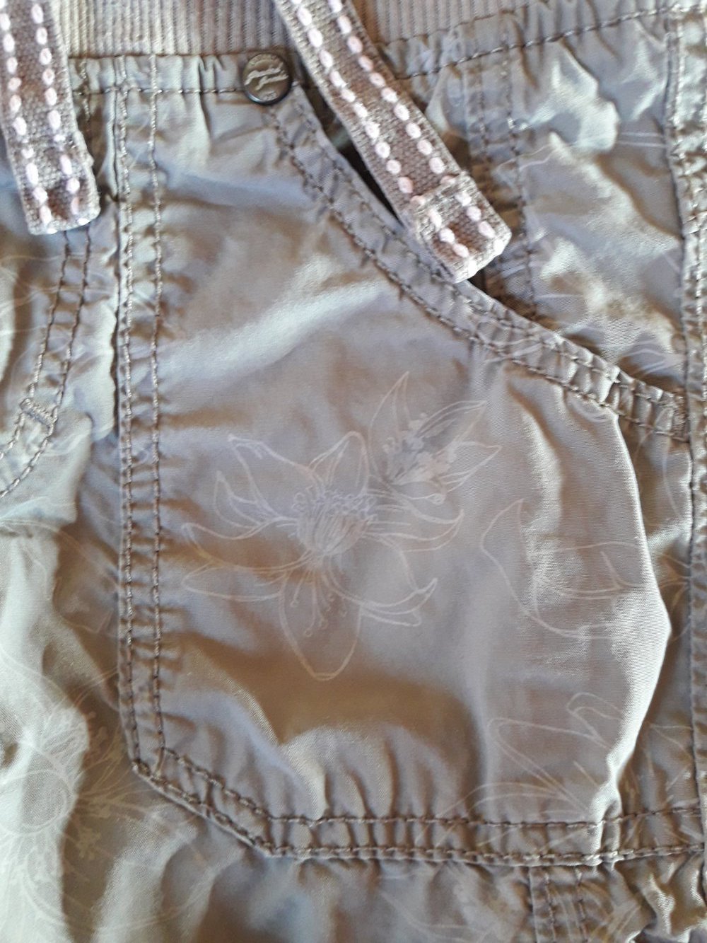 tolle Stoffbermuda in Gr. 98 von H&M mit breitem Bund in beige/nude
