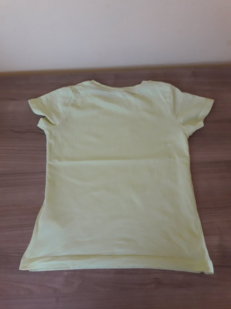tolles Sommershirt von Esprit in Gr. 116/122 in hellgelb mit Glitzerschmetterlingen
