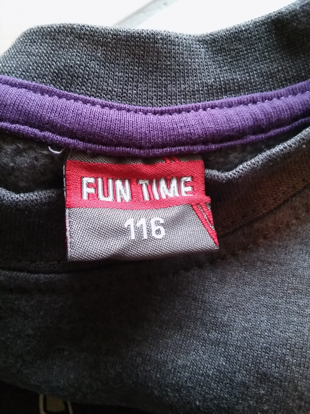 grauer Pullover 