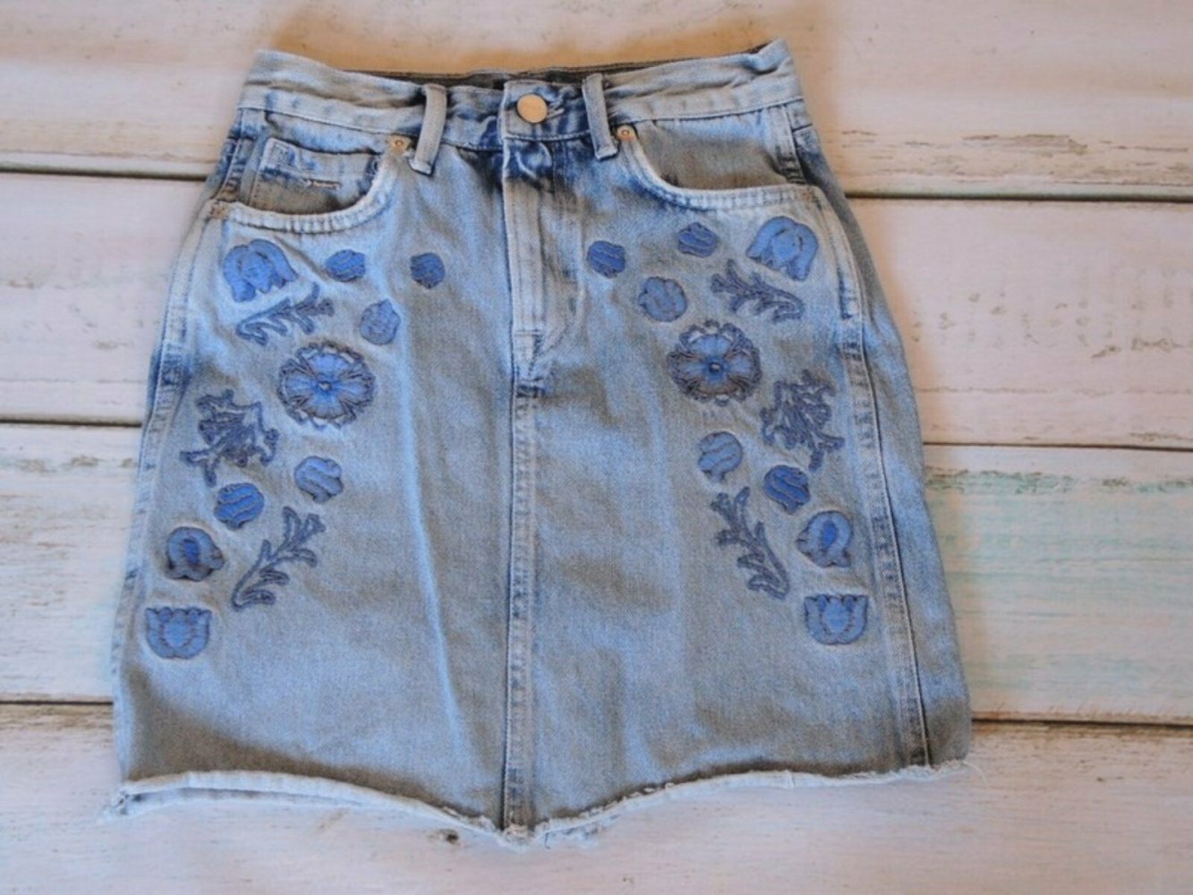 Jeans Rock mit Blüten bestickt Gr. XS von Pepe Jeans