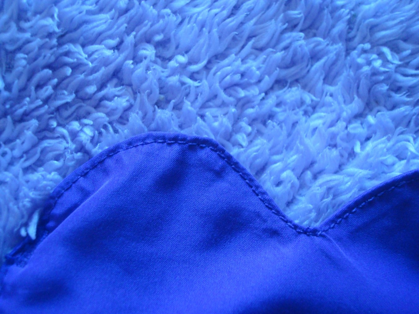 süße flauschige Strickjacke in Lila