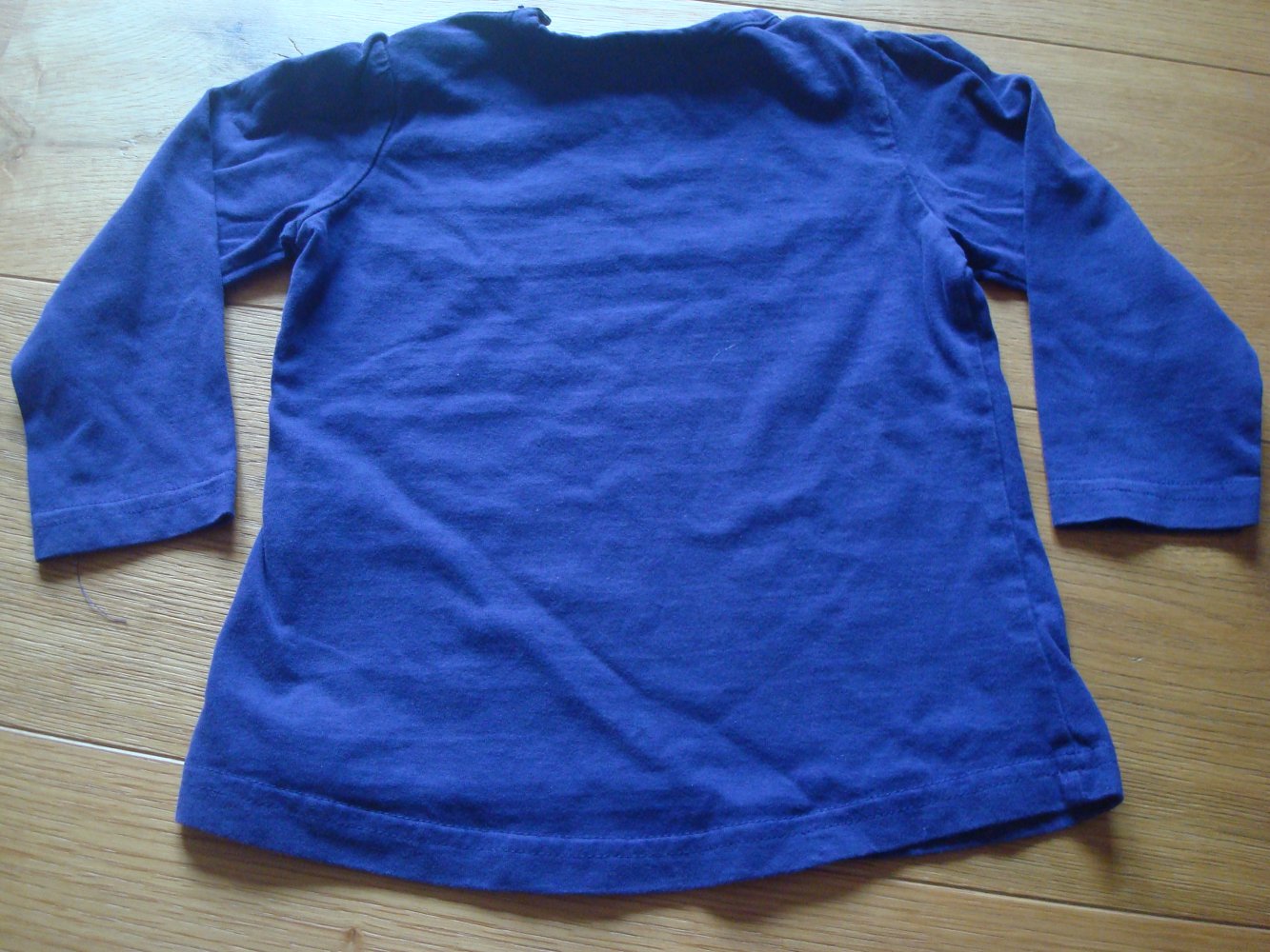 Langarmshirt mit Schleifenaufdruck