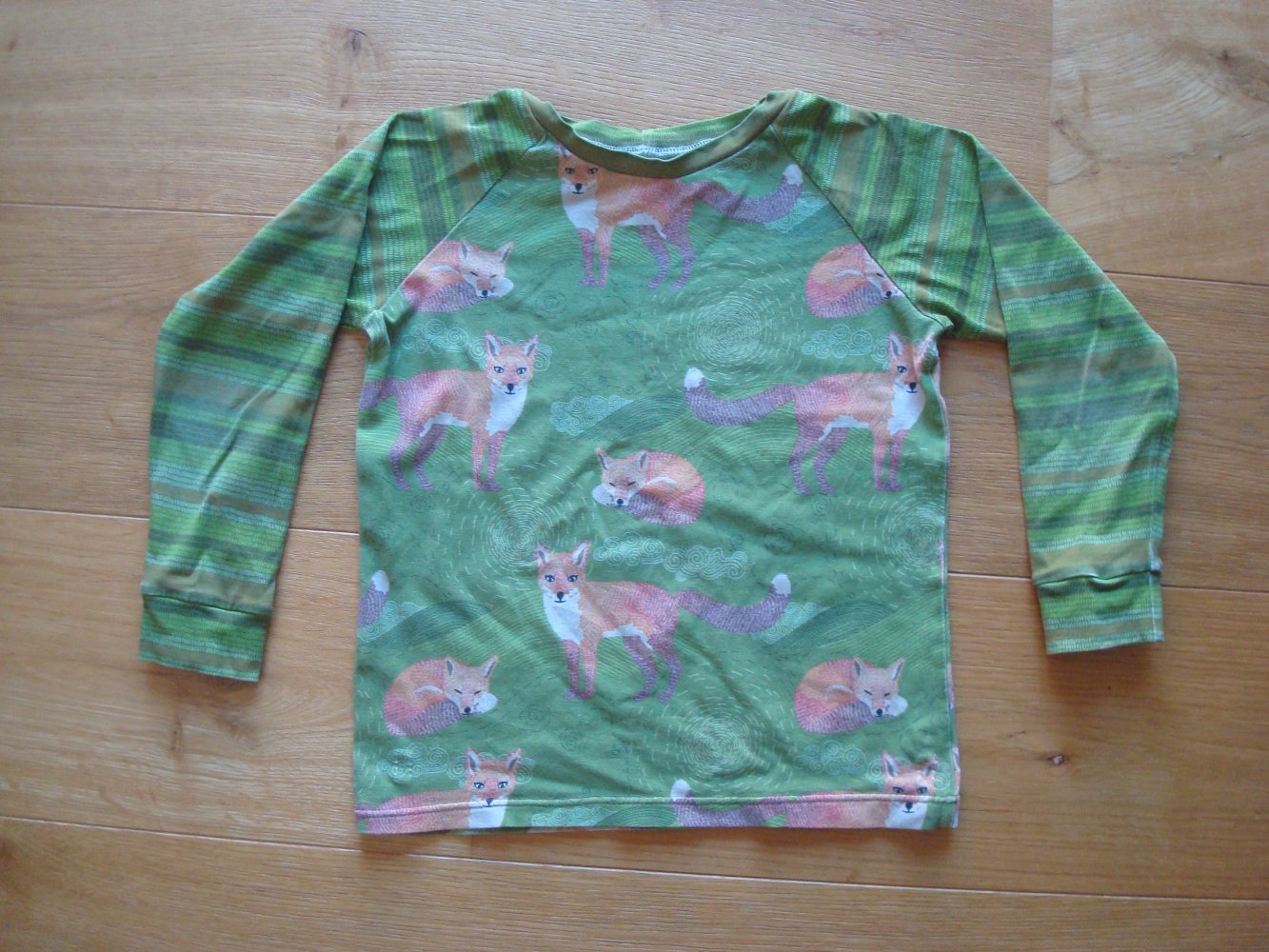 tolles Langarmshirt mit Füchsen handmade