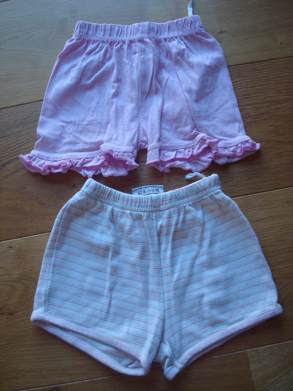 2 kurze Hosen für Mädchen