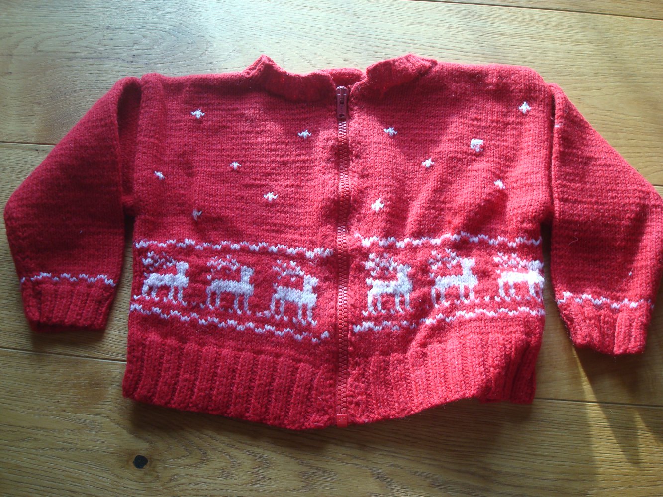 Strickjacke handmade unisex mit Rentiermuster Gr. 80