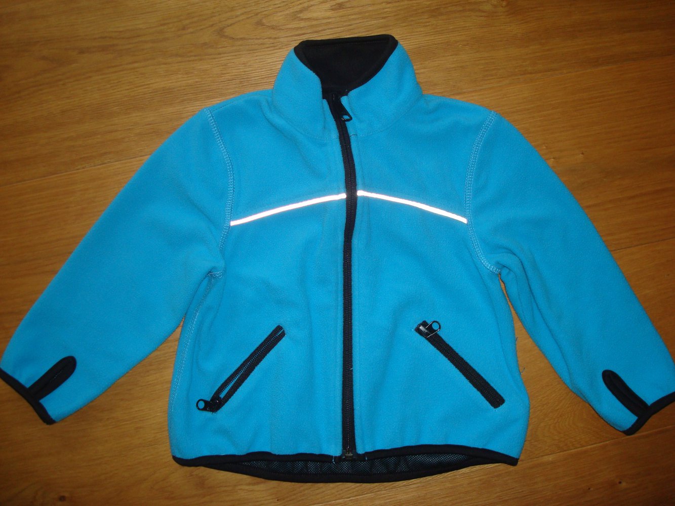 schöne Fleecejacke von H&M mit Reflektorstreifen