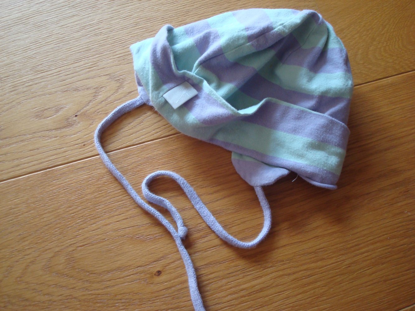 Mütze mit Ohrenklappen und Bindeband