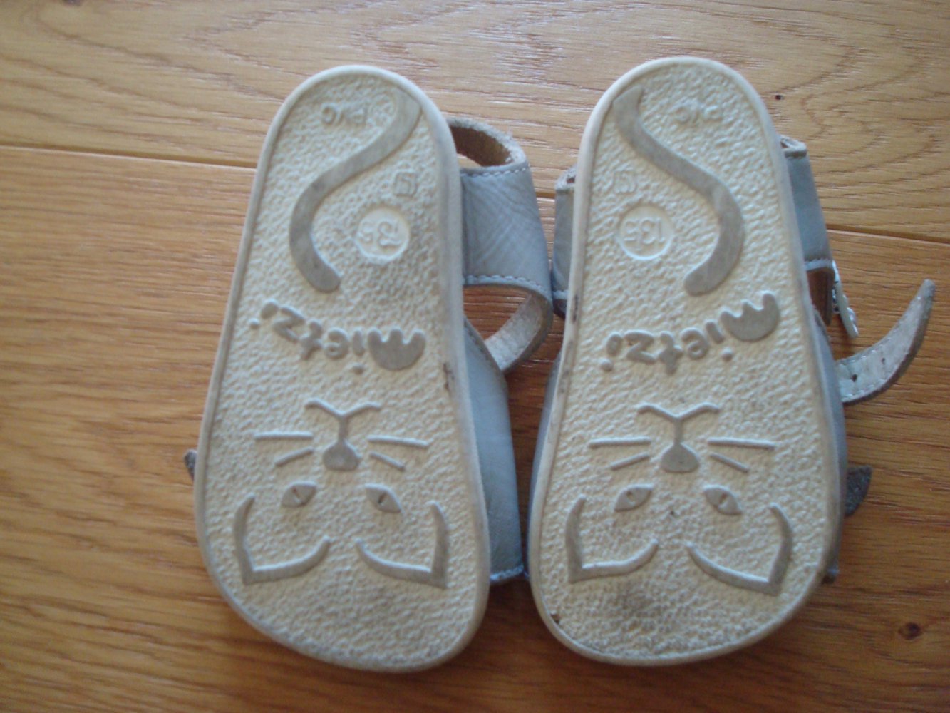 Schuhe, Sandalen in Grau Gr. 20