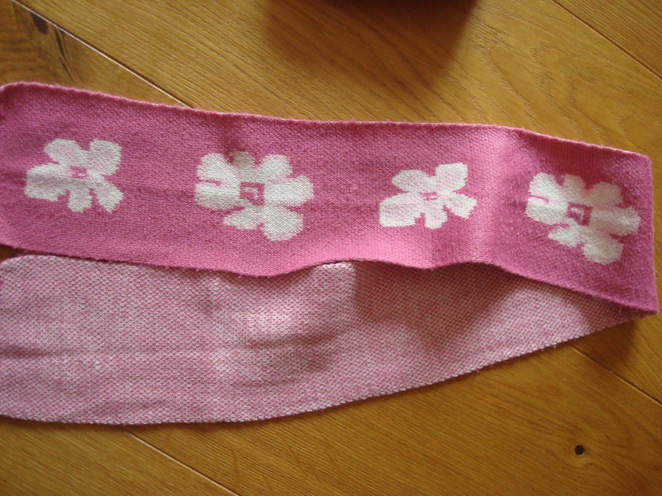 Set Mütze mit Ohrenklappen, Schal und Handschuhe für Mädchen