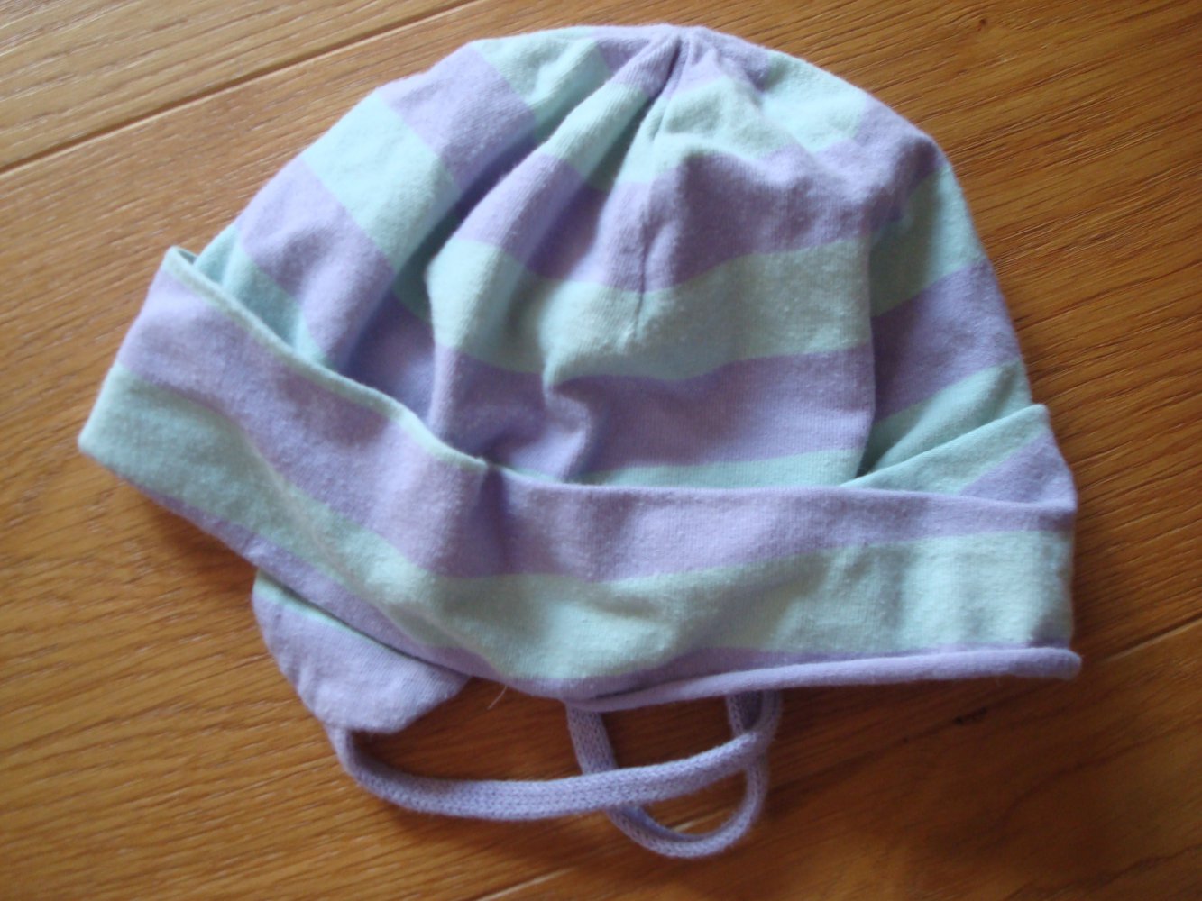 Mütze mit Ohrenklappen und Bindeband
