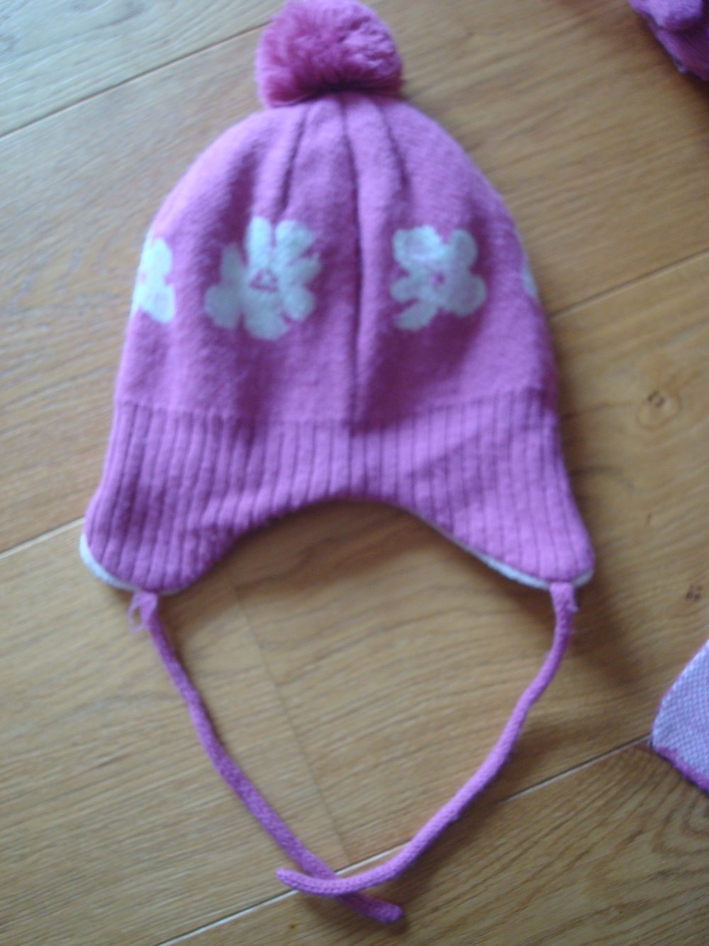 Set Mütze mit Ohrenklappen, Schal und Handschuhe für Mädchen