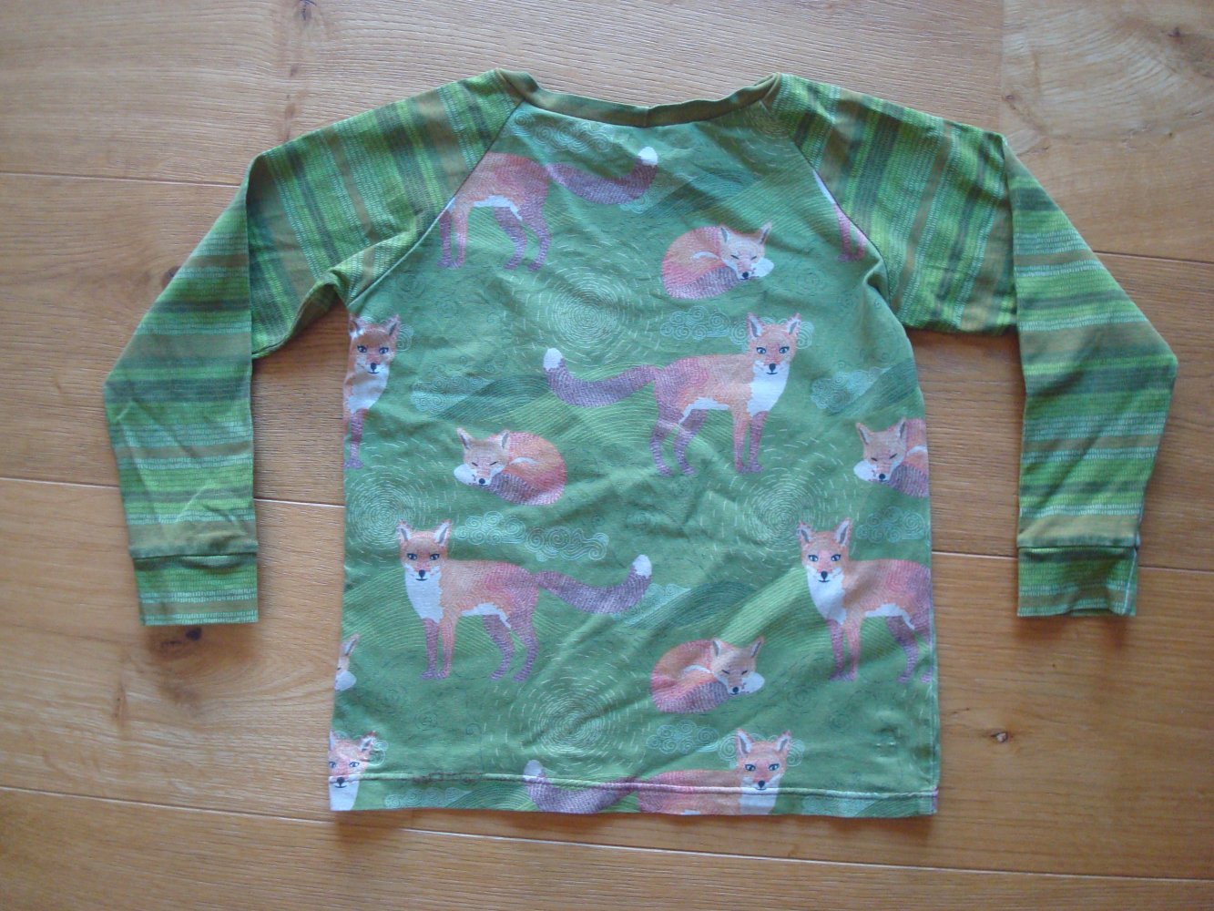 tolles Langarmshirt mit Füchsen handmade