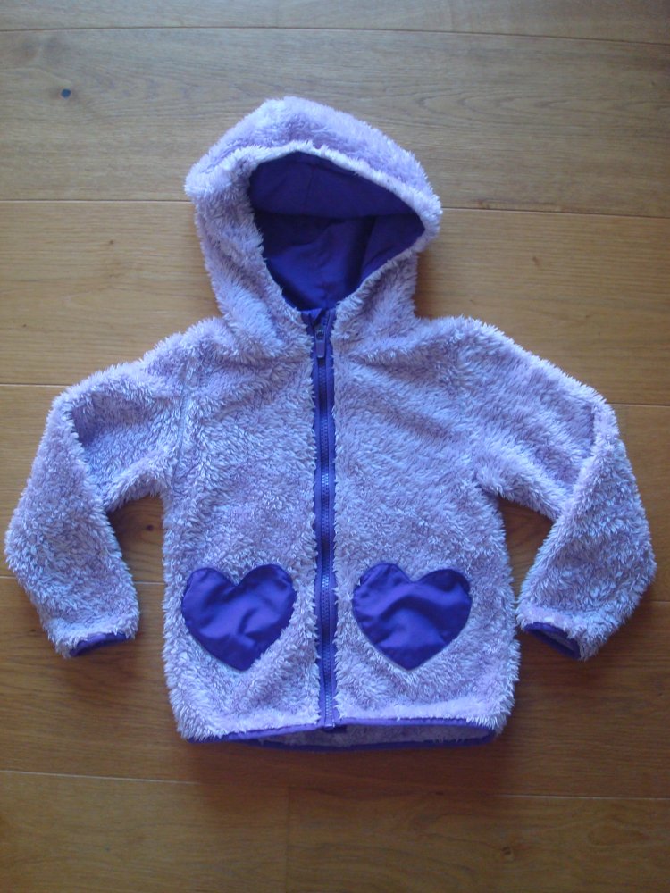 süße flauschige Strickjacke in Lila