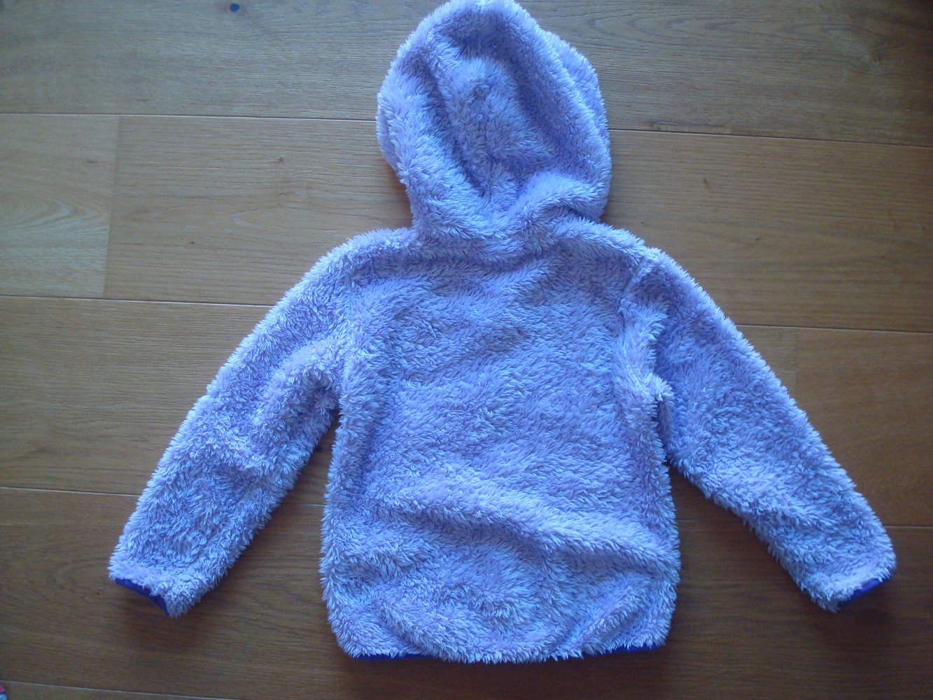 süße flauschige Strickjacke in Lila