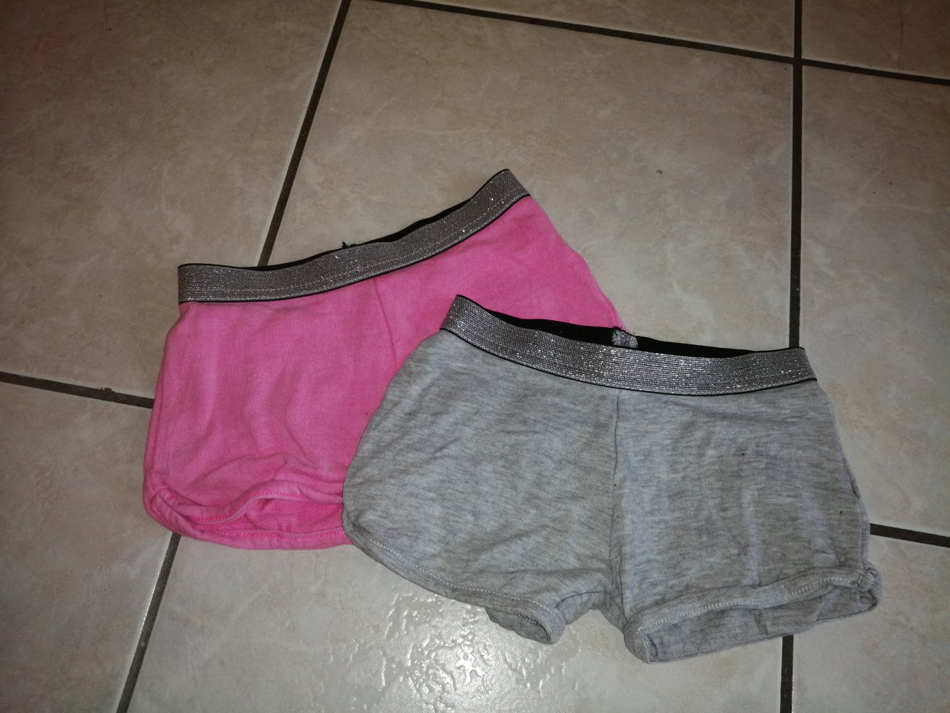 2 paar kurze Hosen Gr 92