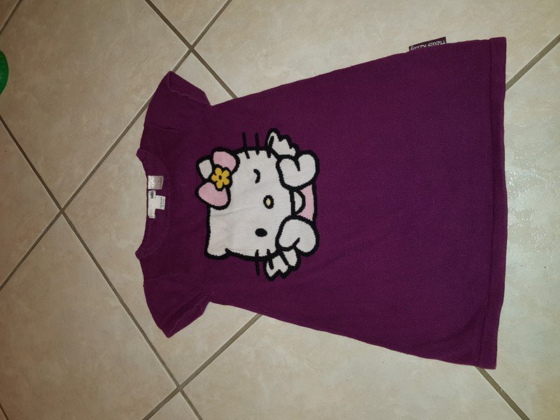 Kleid mit paar kleinen Flecken Gr 98/104