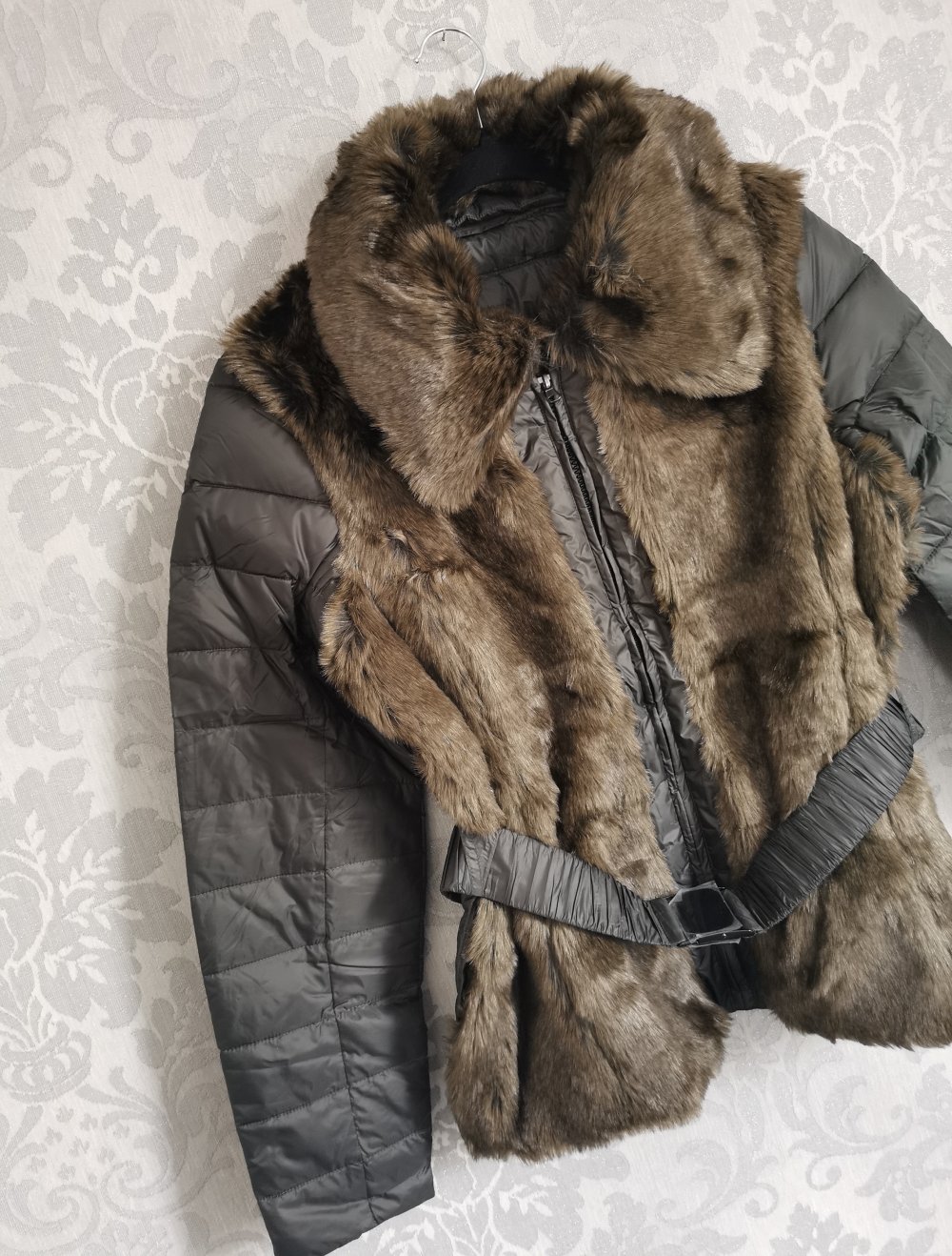 Laura Scott Daunenjacke Gr. 40 Kunstfell Gurtel Neu