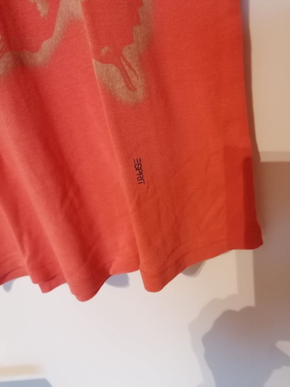 Esprit: Lachsfarbenes Langarmshirt mit Schmetterling