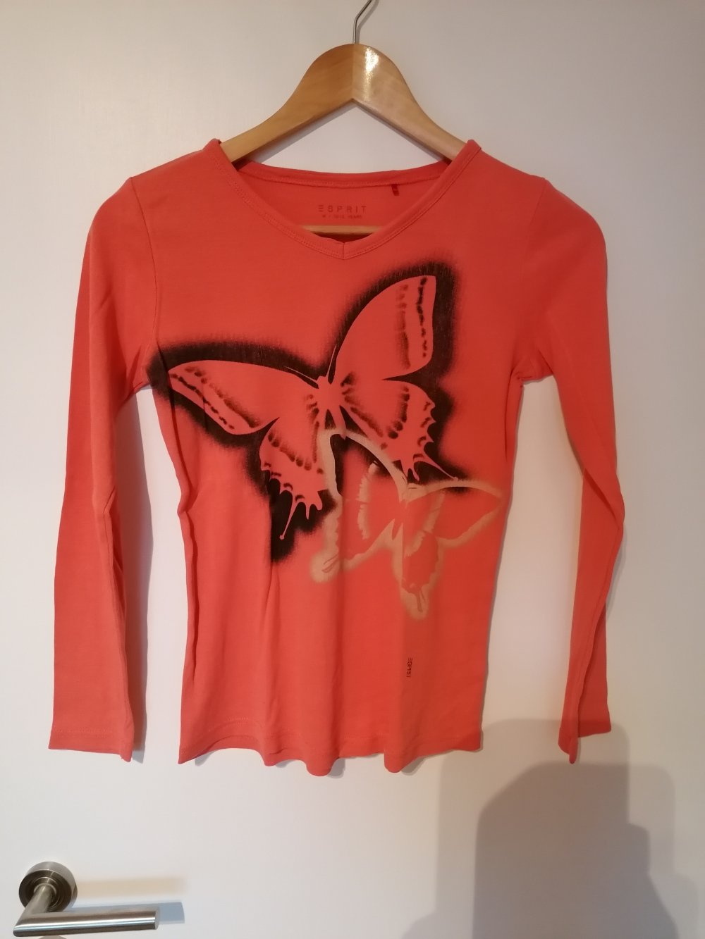 Esprit: Lachsfarbenes Langarmshirt mit Schmetterling