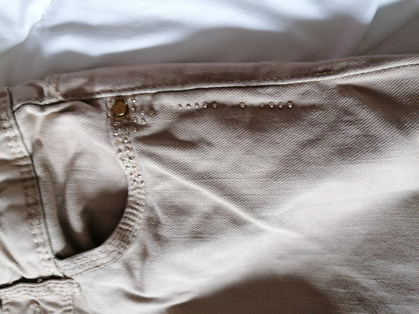 Zara Kids: cremefarbene Skinny Hose mit Glitzersteinchen und verstellbarem Bund Gr. 128