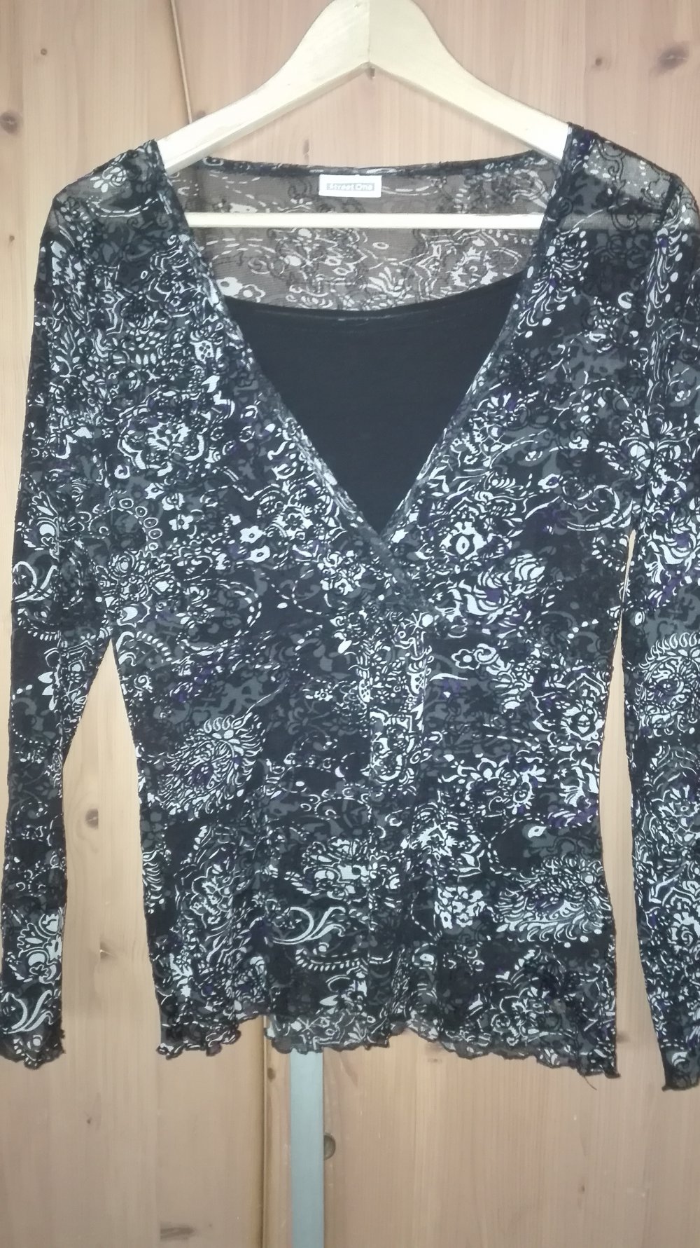 Street One: filigranes 2in1 Top schwarz mit floralem Muster, Gr. 36