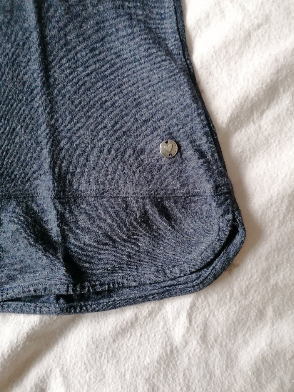 Yigga: zwei blaue Basic-Shirts Gr. 134/140