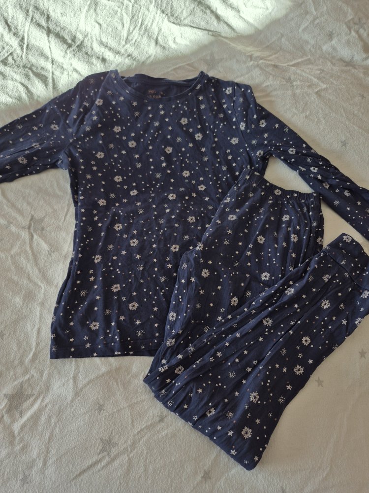 F&F: dunkelblauer Schlafanzug / Pyjama mit weißem Muster Gr. 140