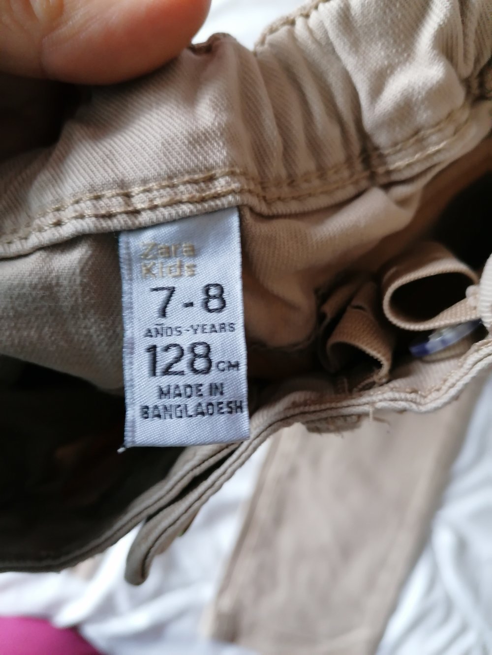 Zara Kids: cremefarbene Skinny Hose mit Glitzersteinchen und verstellbarem Bund Gr. 128